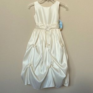 American Princess by Special Occasions girls dress in size 8 in off white/beige